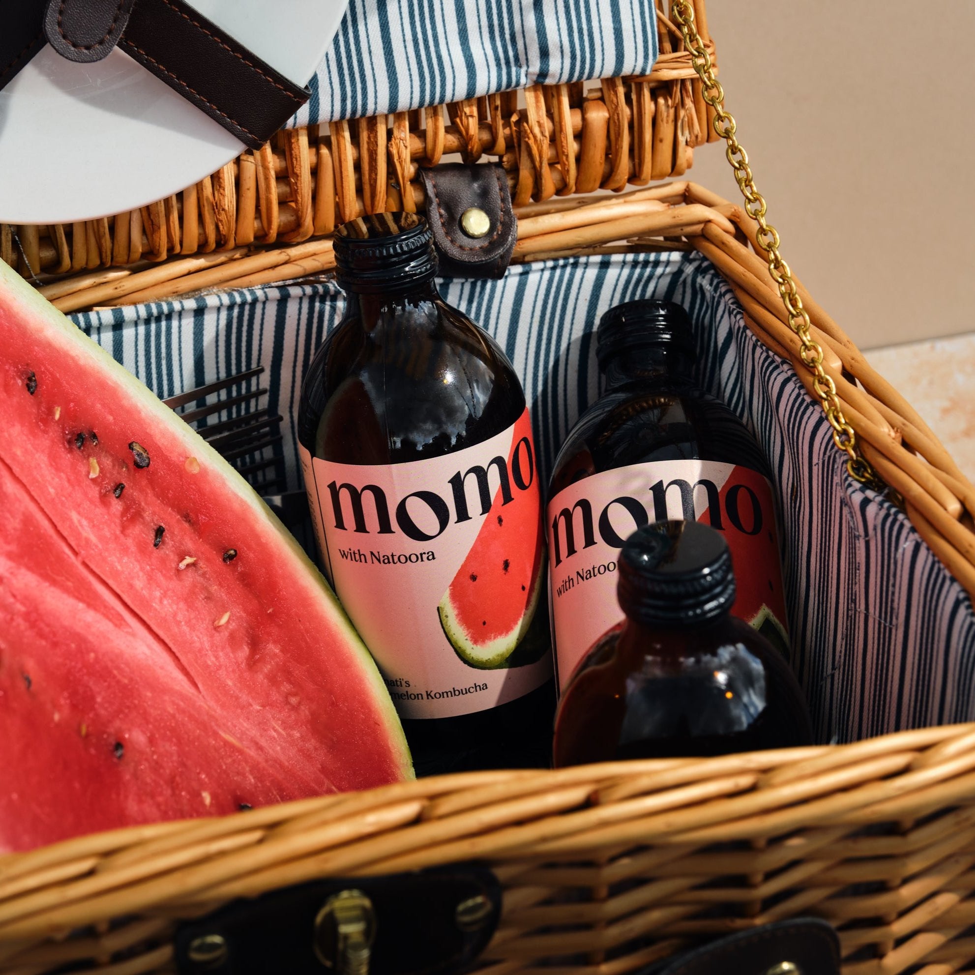 MomoKombucha-Watermelon-SmallRes-10.jpg